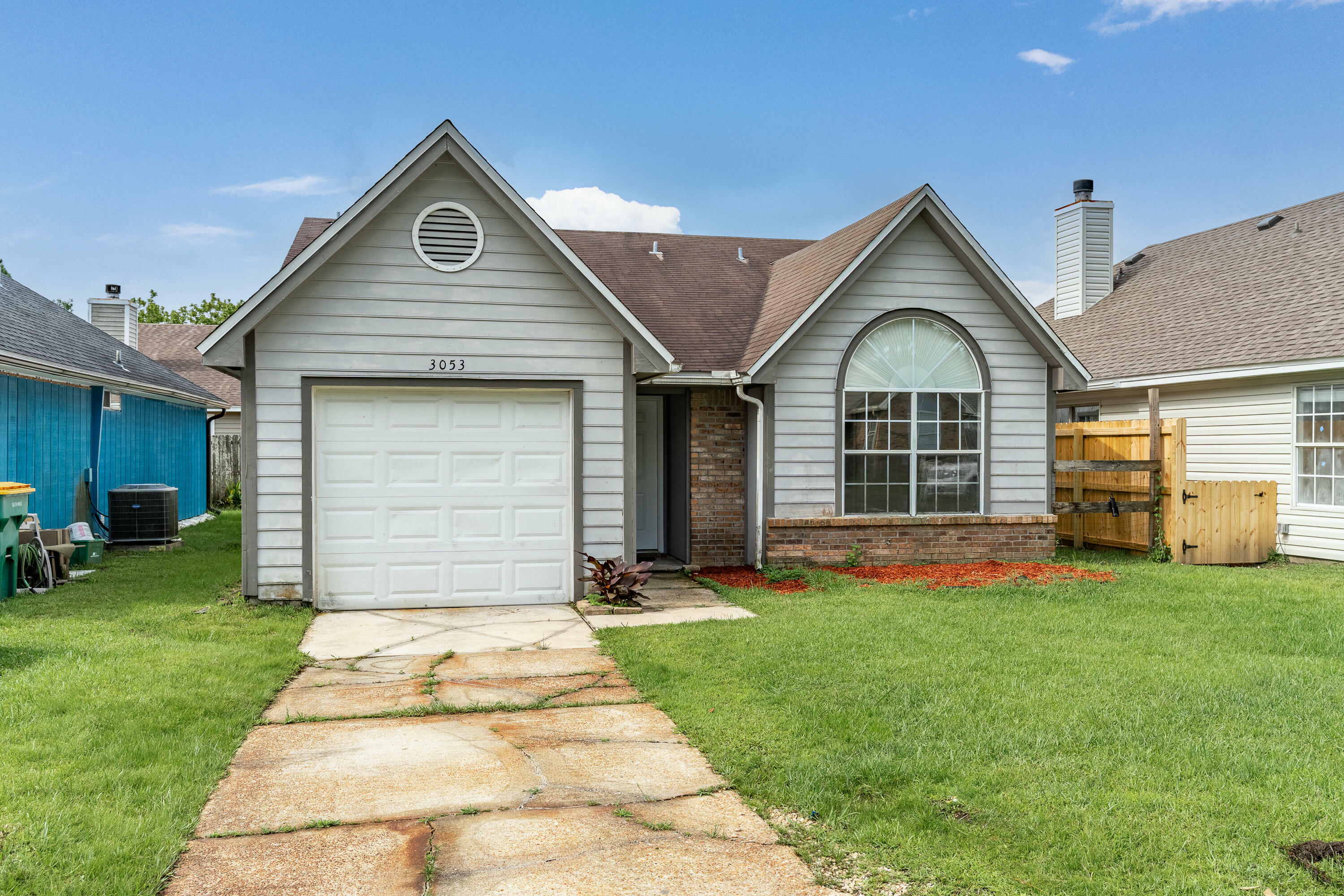 Property Photo: 3053 Yorktown Circle FL 32547