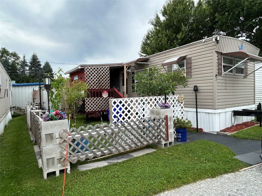Property Photo:  2540 Colonial Avenue 2  PA 16506 