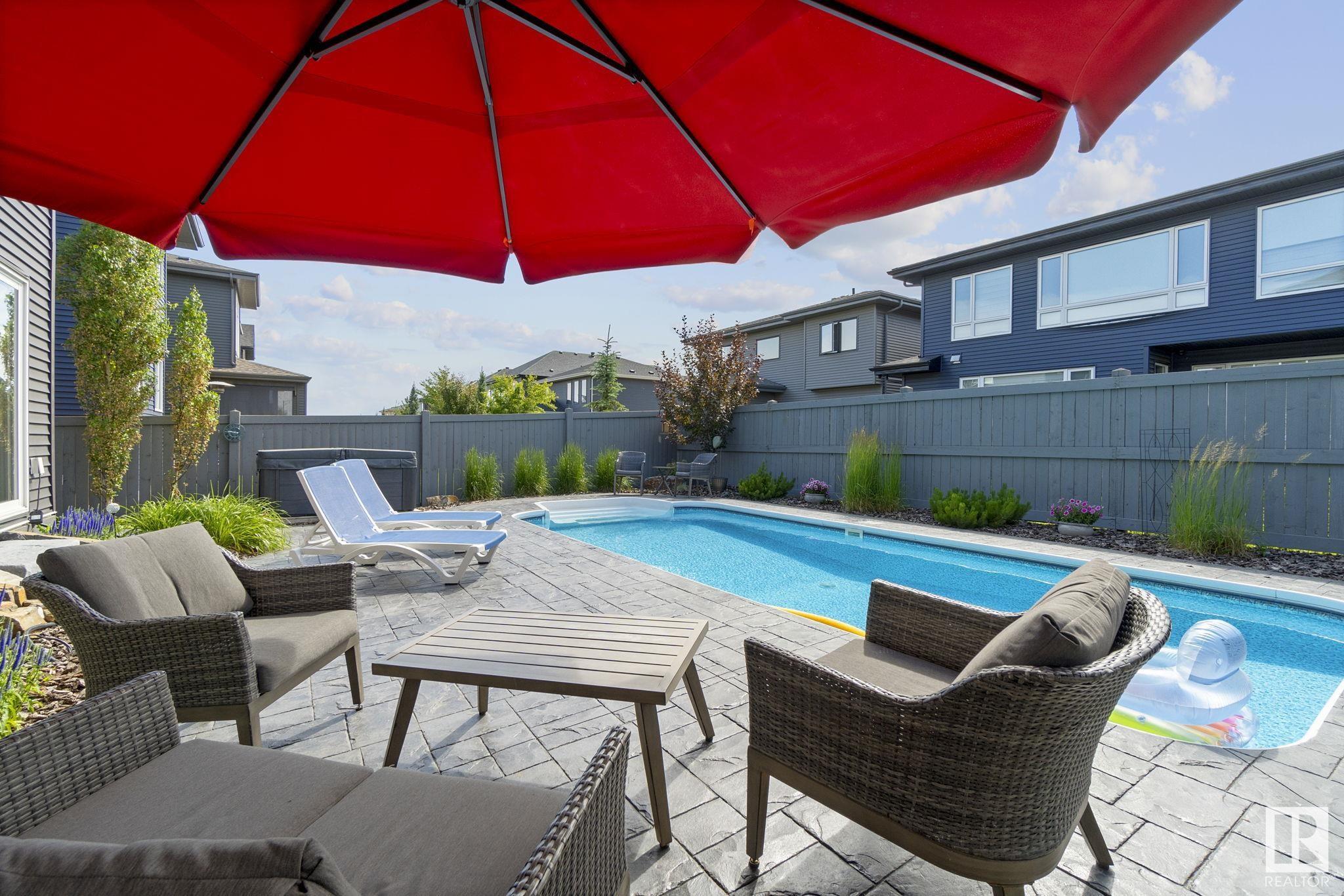 Photo de la propriété: 6616 Knox Place SW AB T6W 4A1
