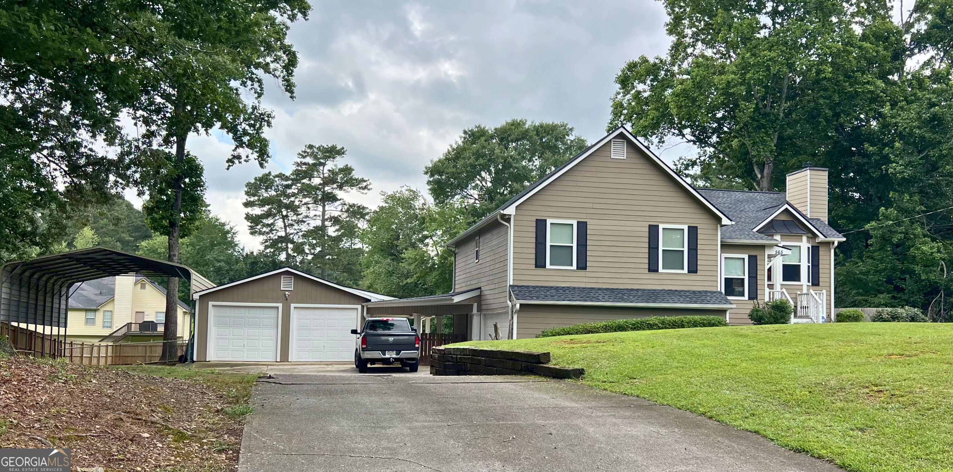 Property Photo: 565 Scarborough Road GA 30294