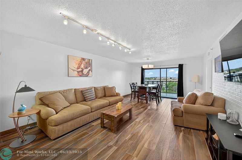 Property Photo: 2217 Cypress Island Dr 702 FL 33069