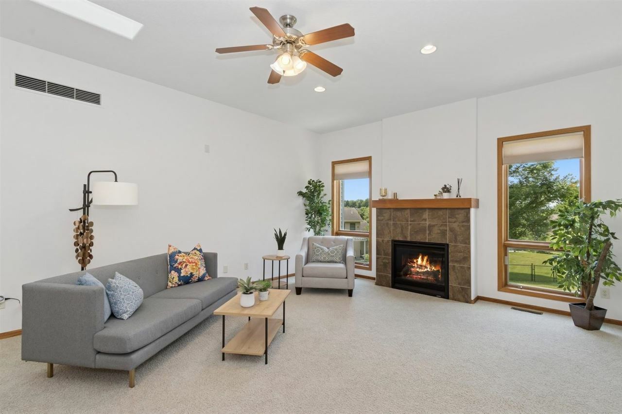 Property Photo: 931 Tamarack Trl IA 52245