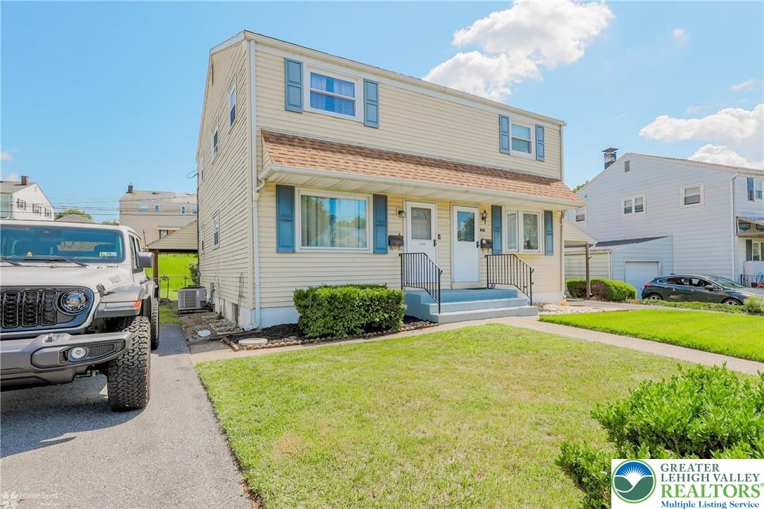 Property Photo: 1336 Greenview Drive PA 18018