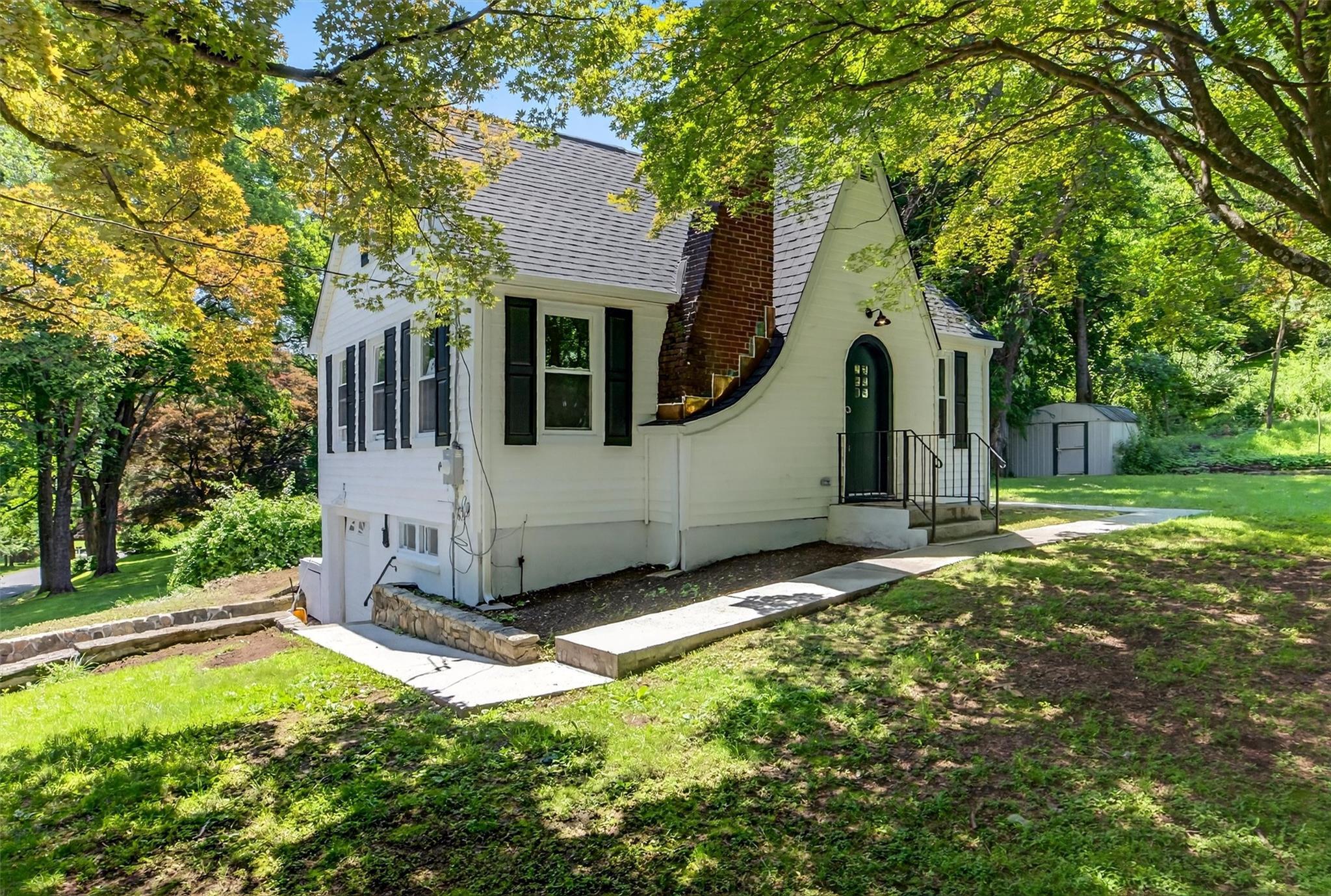 Property Photo:  44 Lake Way  NY 10578 