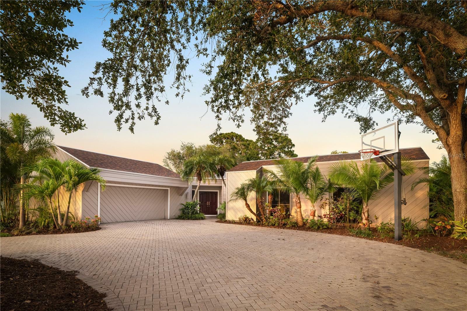 Property Photo: 3658 Torrey Pines Way FL 34238