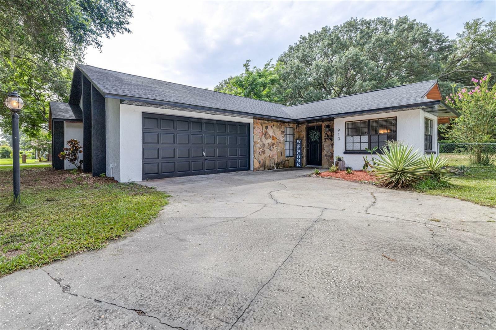 Property Photo:  910 Van Drive  FL 33823 