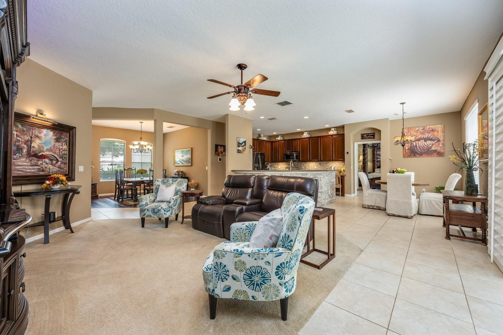 Property Photo: 127 Heatherbrooke Circle FL 32765