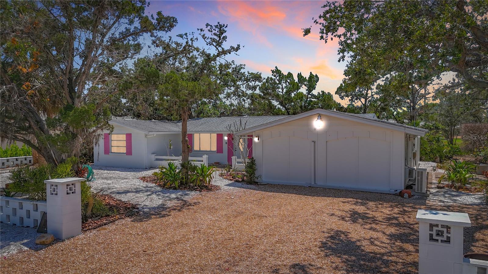 5572 Shadow Lawn Drive  Sarasota FL 34242 photo