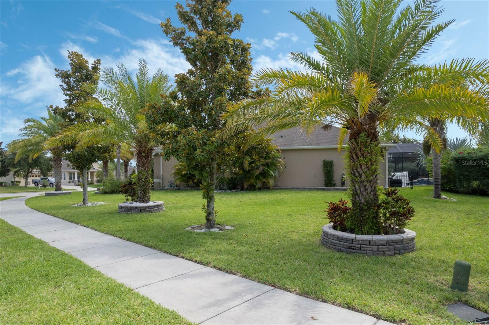 Property Photo: 4018 Chandler Estates Drive FL 32712