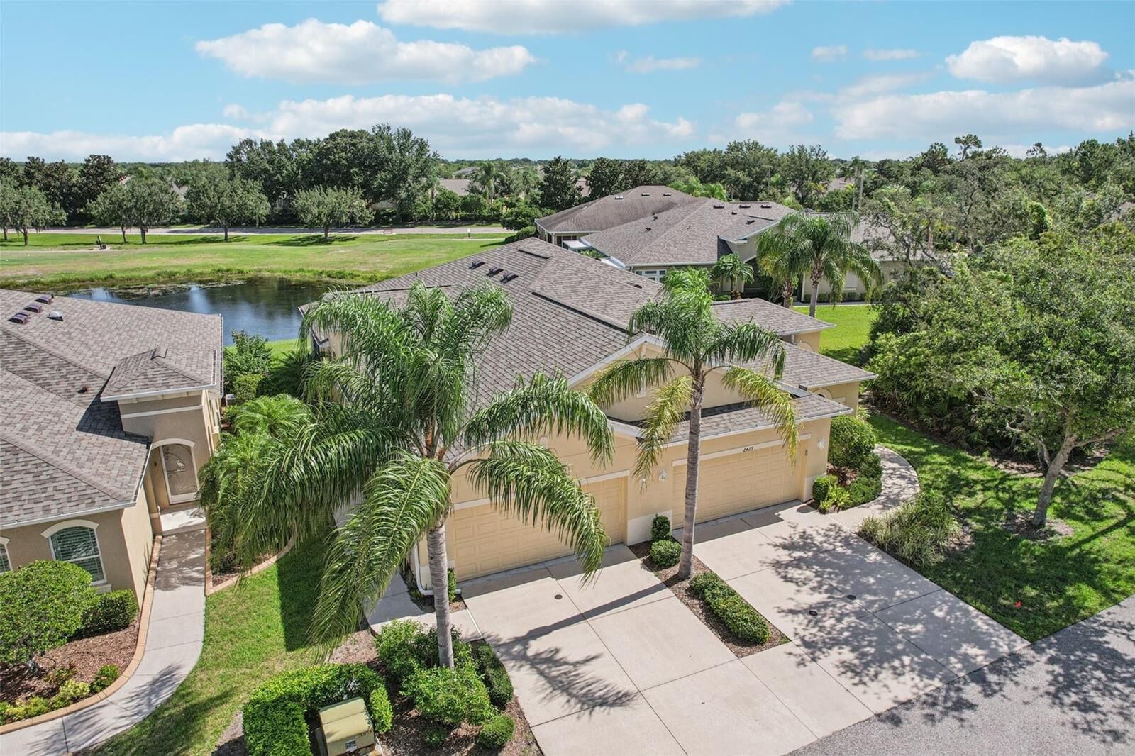 Property Photo:  2427 Nottingham Greens Drive  FL 33573 