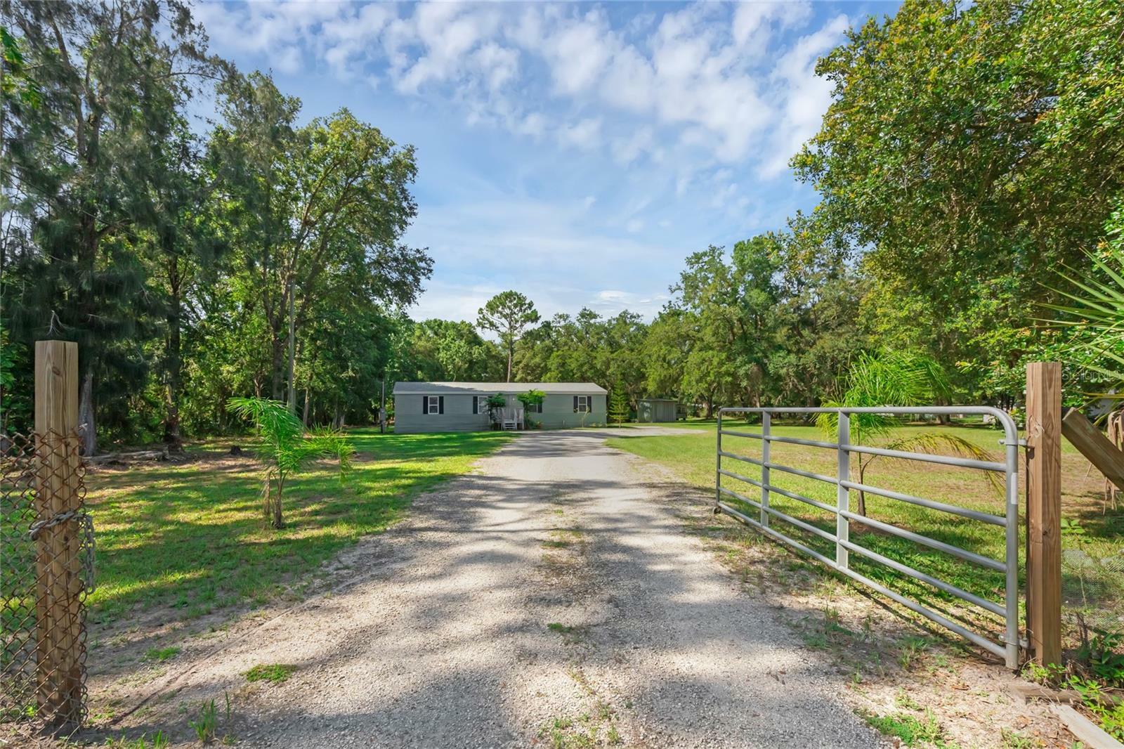 Property Photo: 18166 Lynbrook Road FL 32820