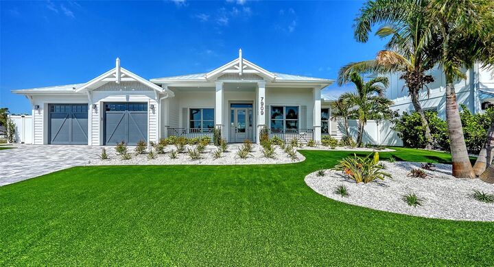 Property Photo: 8009 20th Place W FL 34209