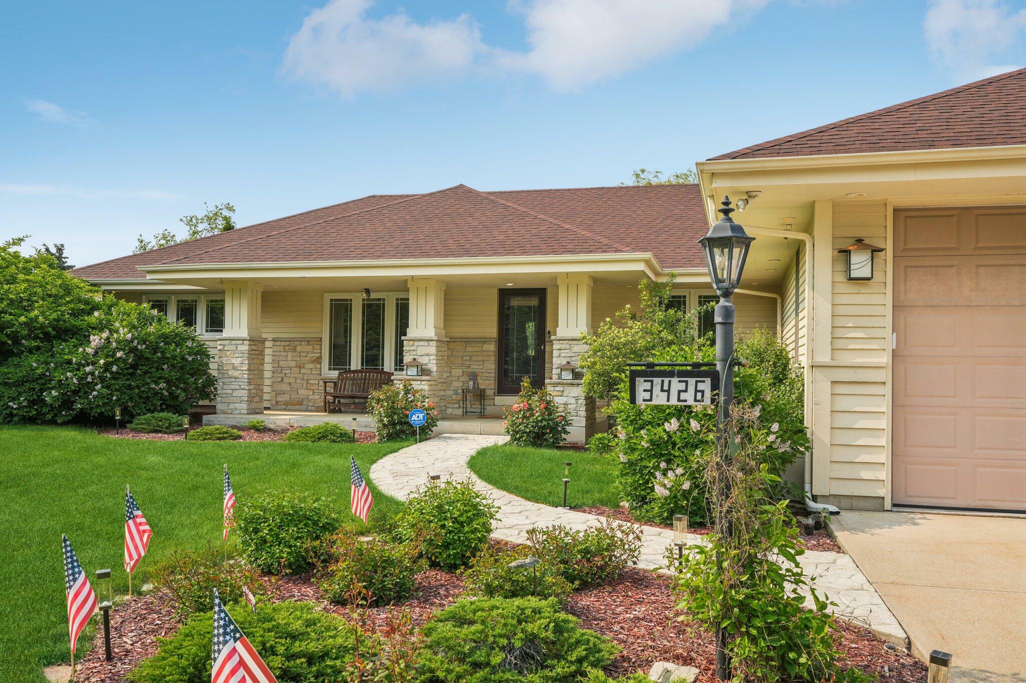 3426 W Links Dr  Franklin WI 53132 photo