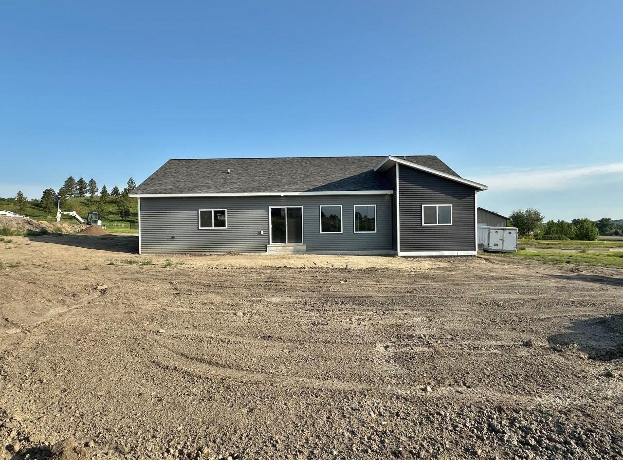 Property Photo: 1609 Heights Ave ND 58722