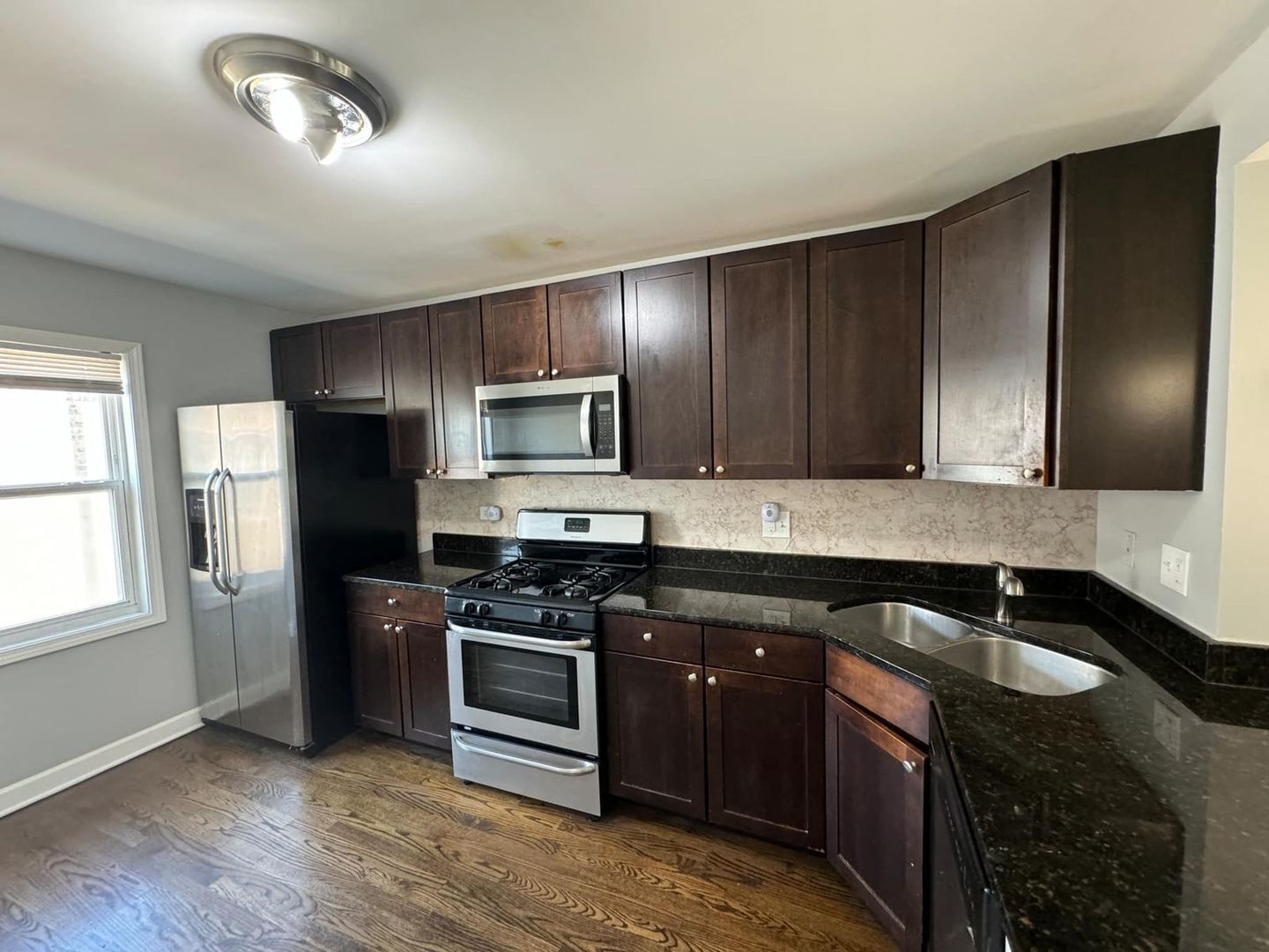 Property Photo: 6433 N Damen Avenue 3E IL 60645