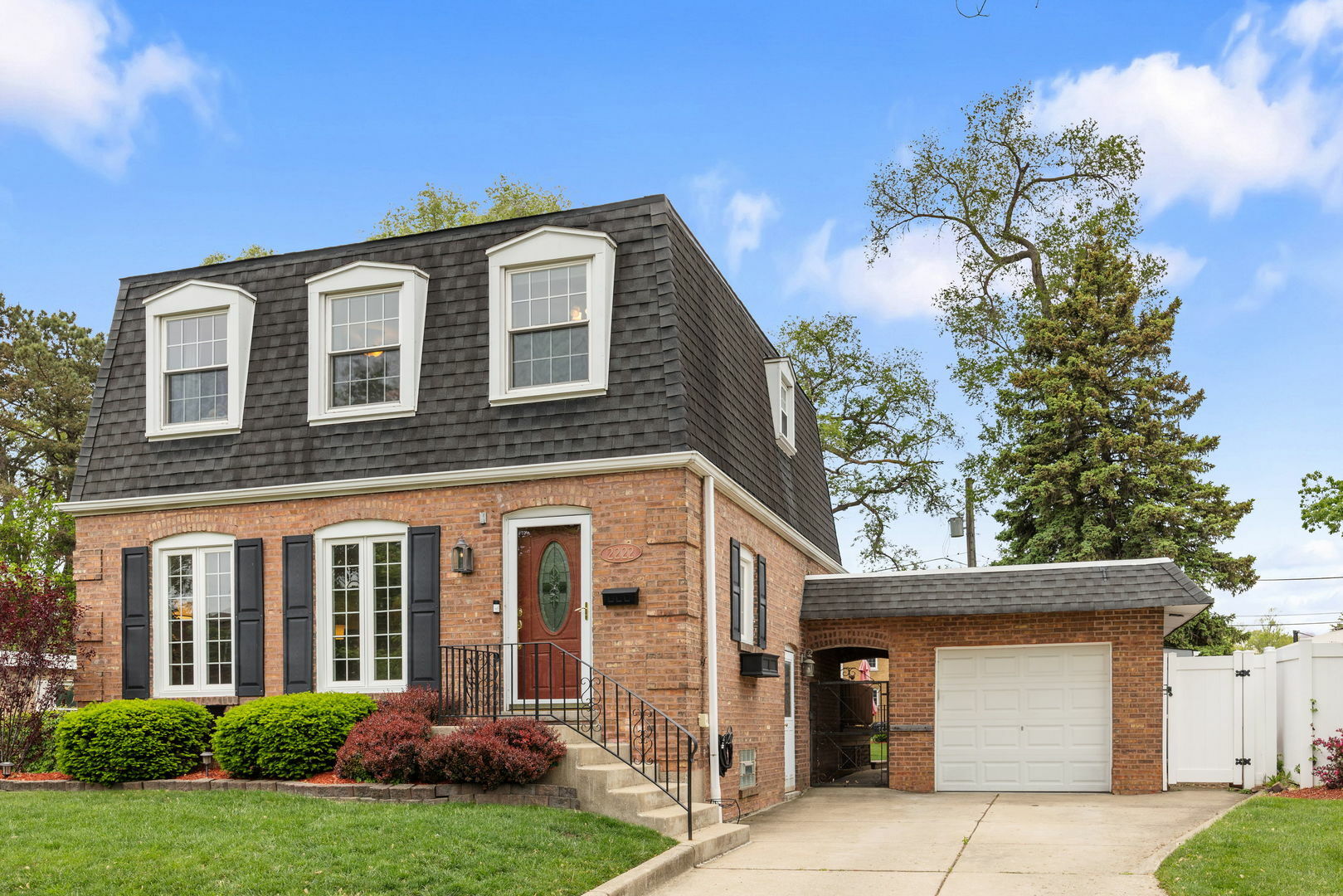Property Photo: 2222 Buckingham Avenue IL 60154