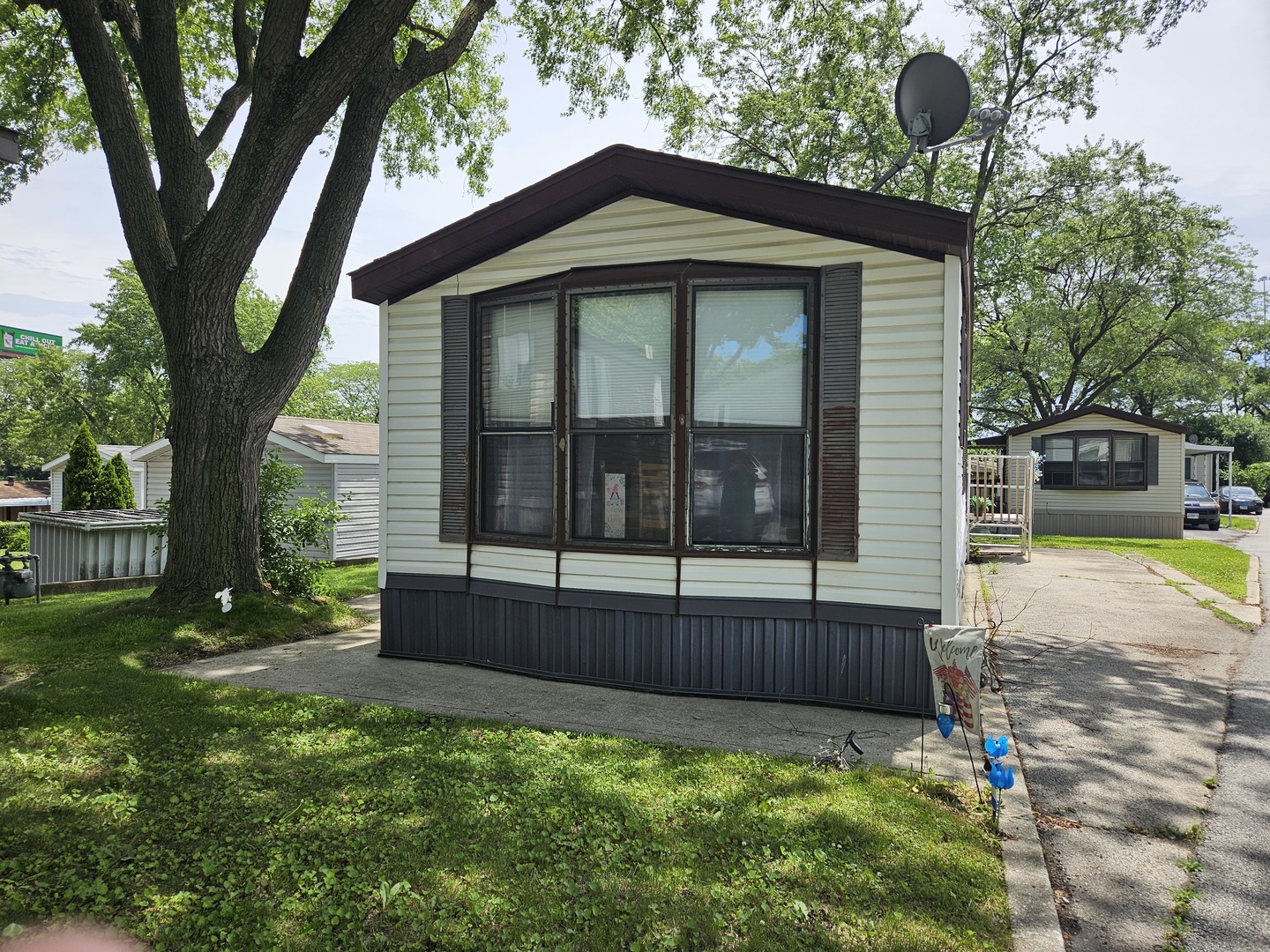 Property Photo: 6801 S La Grange Road B5 IL 60525