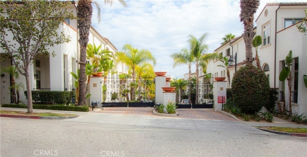 Property Photo: 1750 Grand Avenue 7 CA 90804