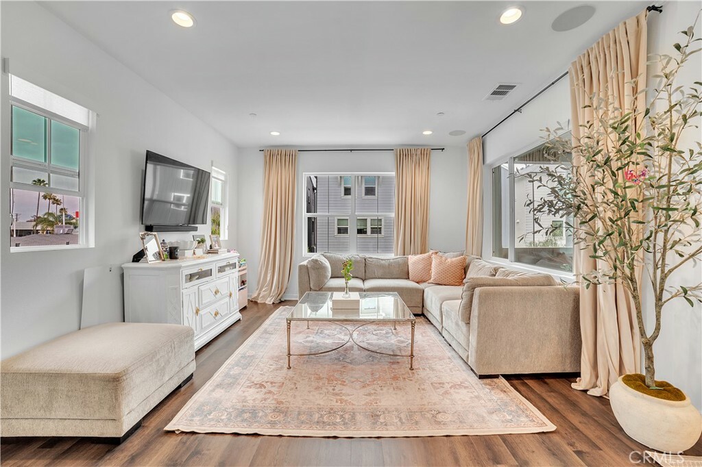 Property Photo: 516 Caleigh Lane CA 92627