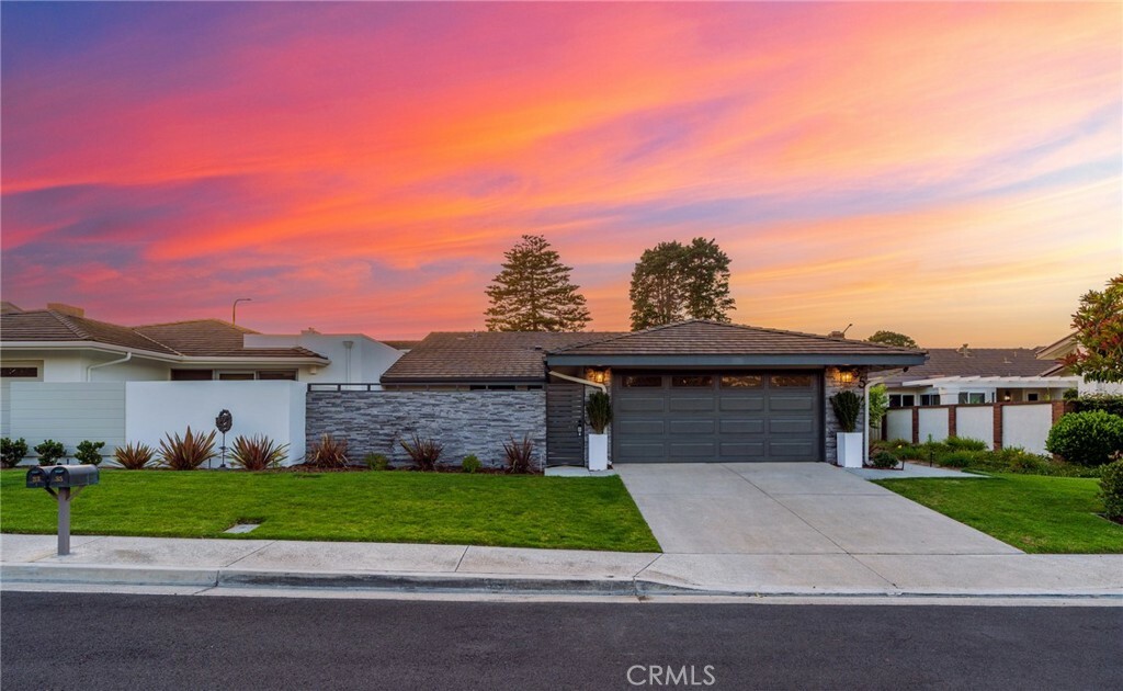 35 Beachcomber Drive  Corona Del Mar CA 92625 photo