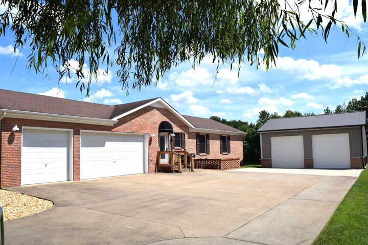 Property Photo:  2828 Trelawny Dr  TN 37043 