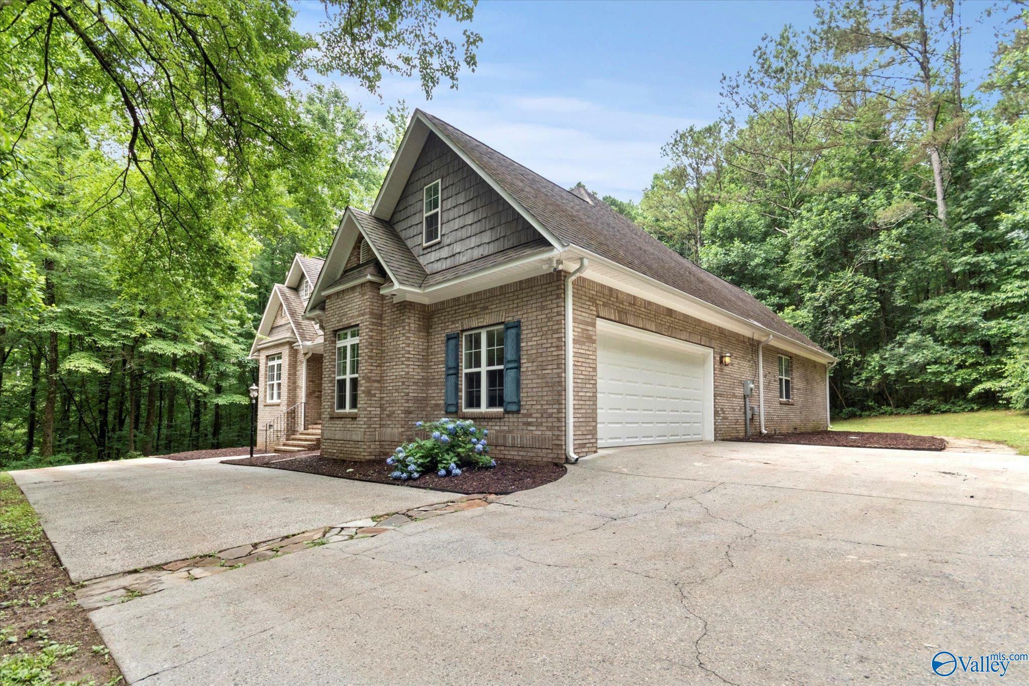 Property Photo: 17361 Meadows Road AL 35613
