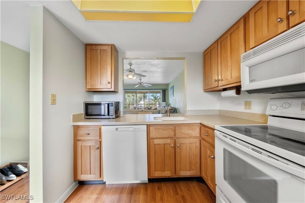 Property Photo: 1018 Manatee Road E302 FL 34114