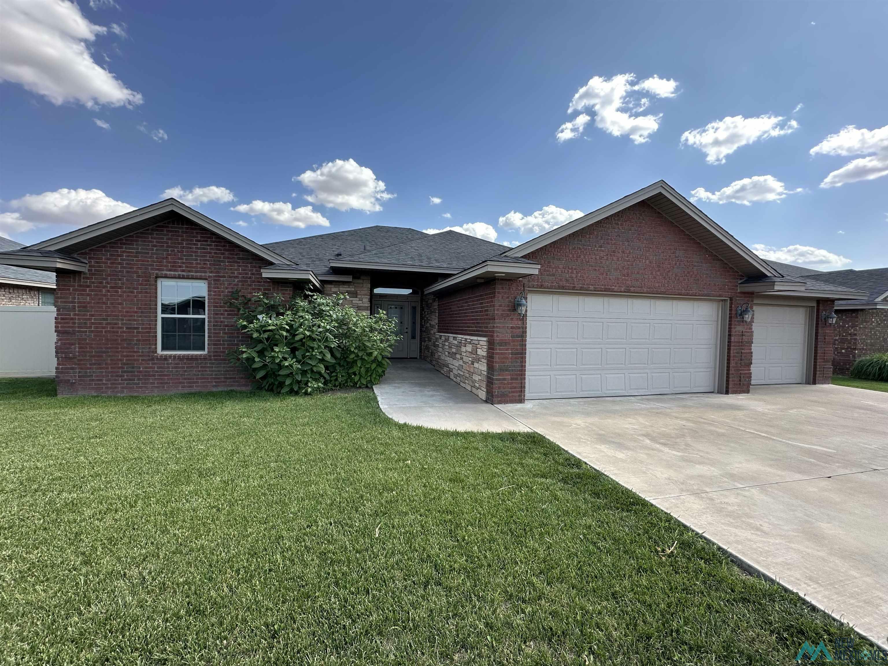 Property Photo: 117 Mariposa Drive NM 88101
