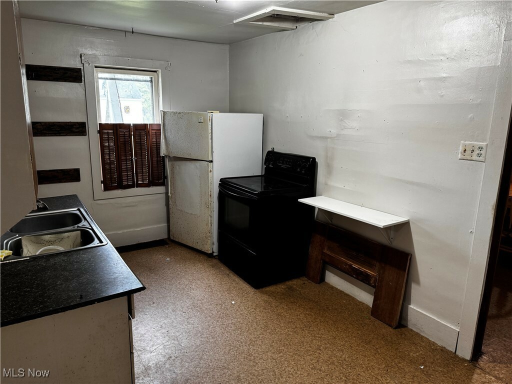 Property Photo: 335 W New York Avenue OH 44672