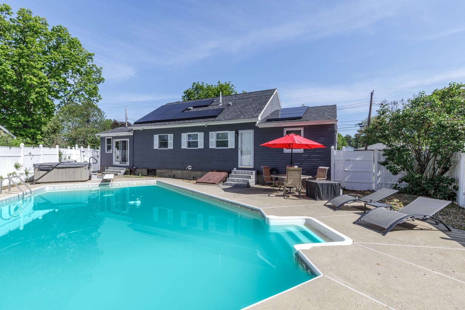 Property Photo:  6 Hobart Street  NH 03303 