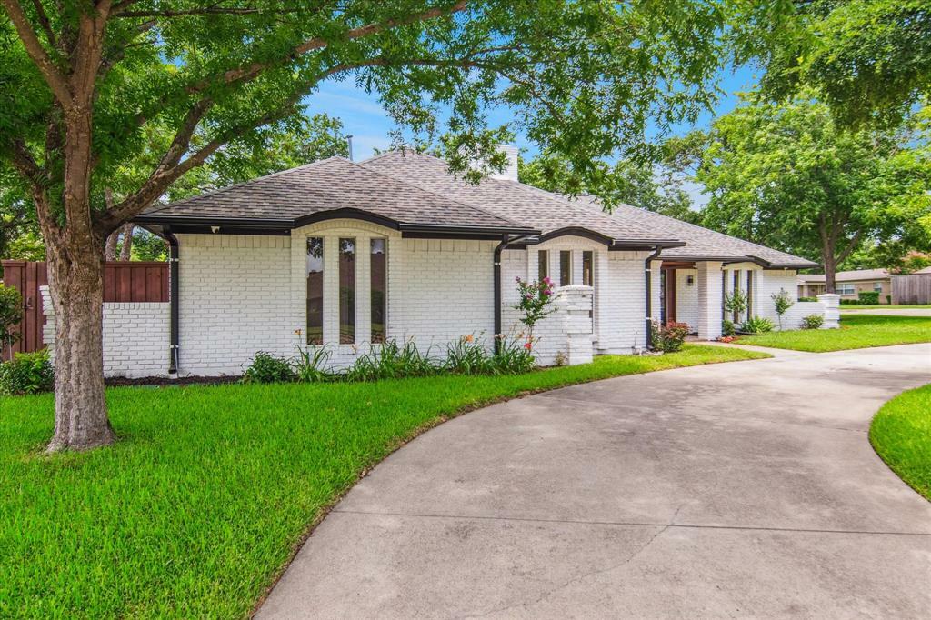 Property Photo: 813 Lakeshore Drive TX 75149