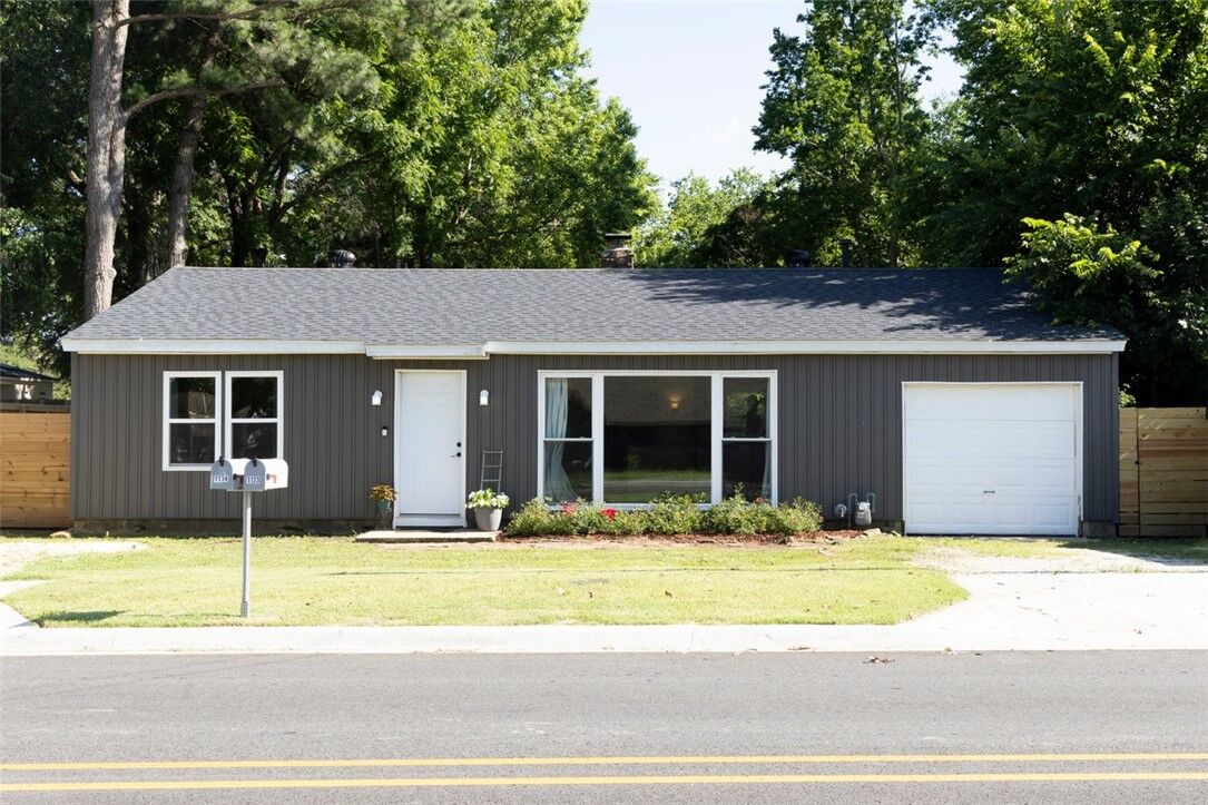 Property Photo:  1133 W Deane Street  AR 72703 
