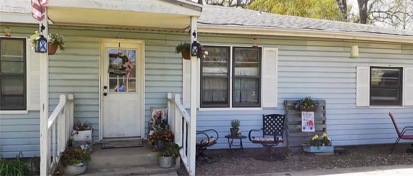 Property Photo:  3408 S Lincoln Street  AR 72761 