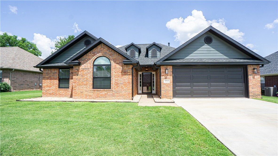 Property Photo:  404 NE Whitney Street  AR 72712 