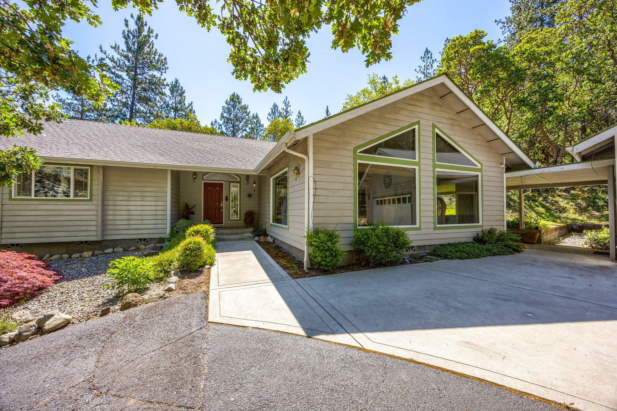 Property Photo: 6293 Donaldson Road OR 97526