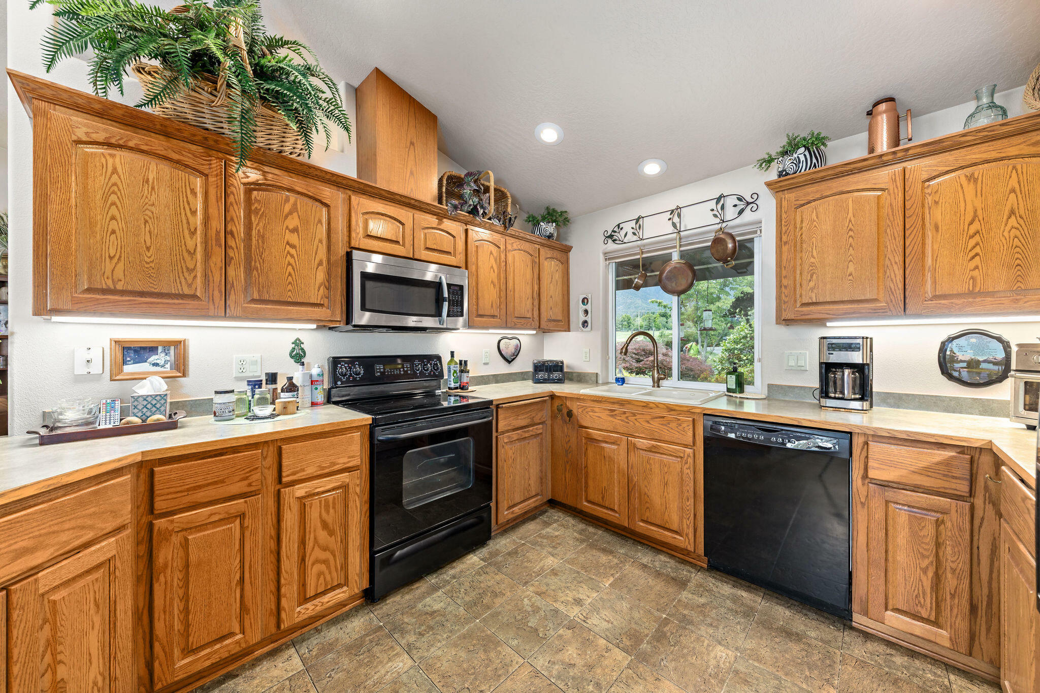 Property Photo: 321 Kubli Road OR 97527