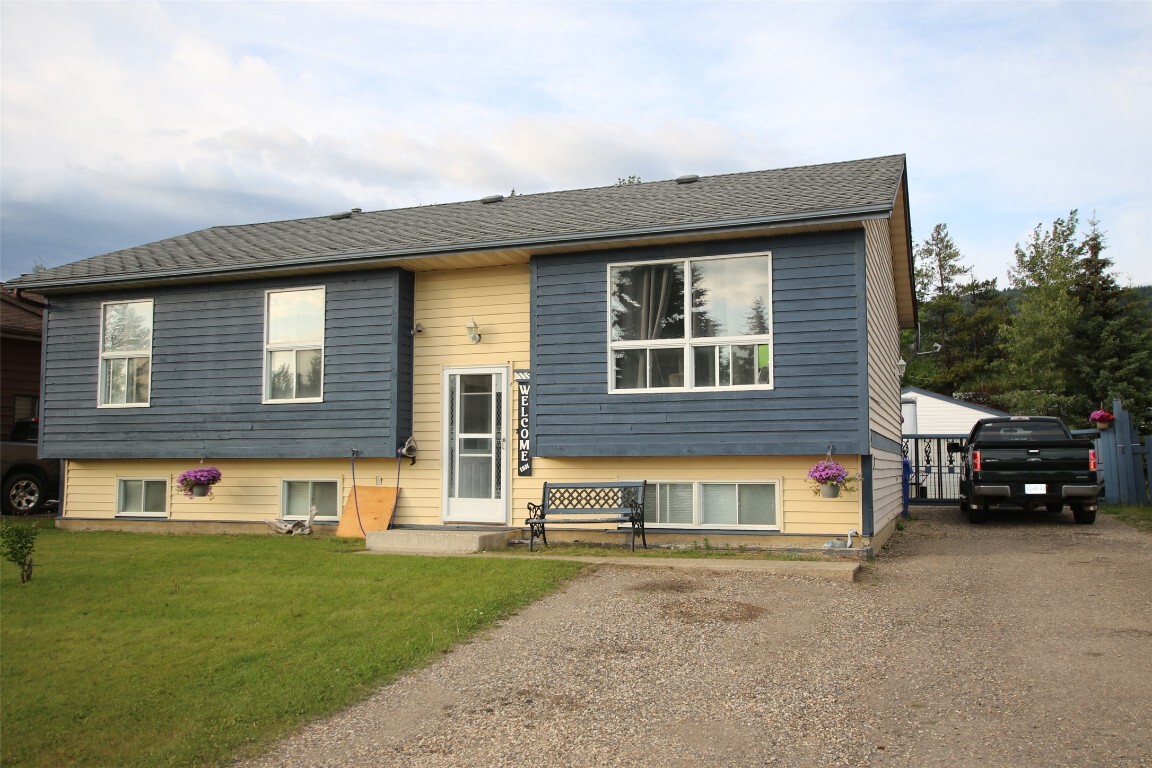 119 Spruce Avenue  Tumbler Ridge BC V0C 2W0 photo