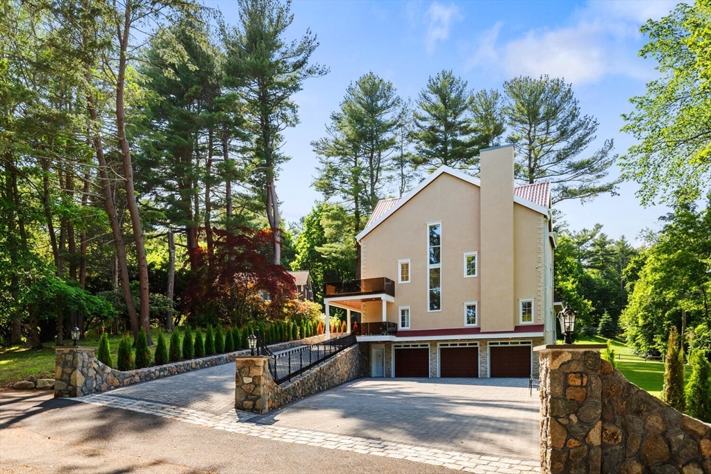 Property Photo:  58 Chestnut St  MA 01940 