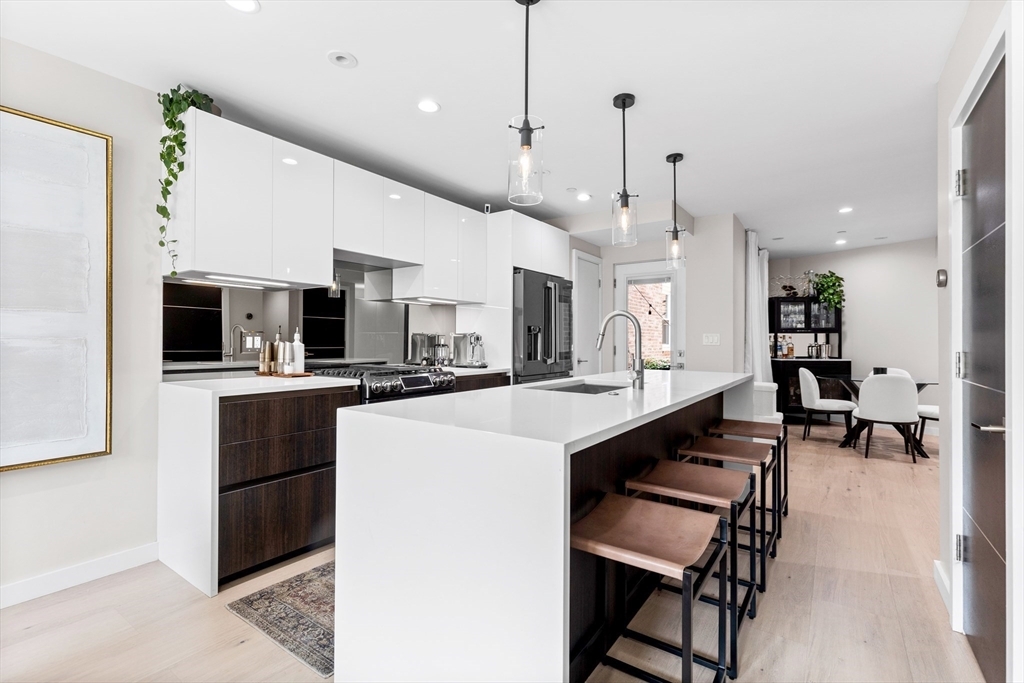 Property Photo:  55 Hull St 1  MA 02113 