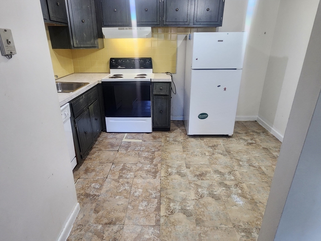 Property Photo: 176 Maple Avenue 2-1 MA 01543