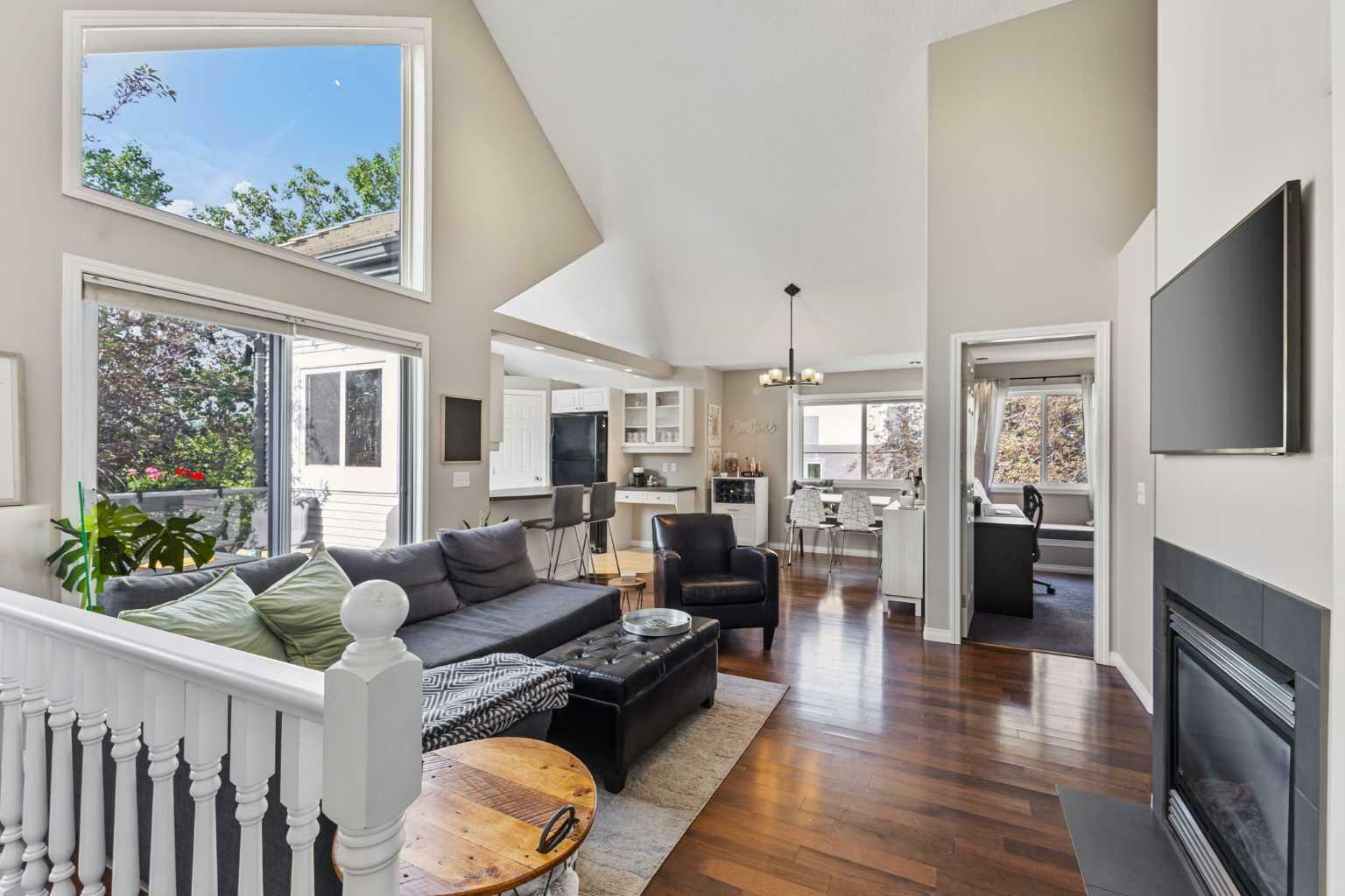 Property Photo: 5616 14 Avenue SW 2 AB T3H 3P9