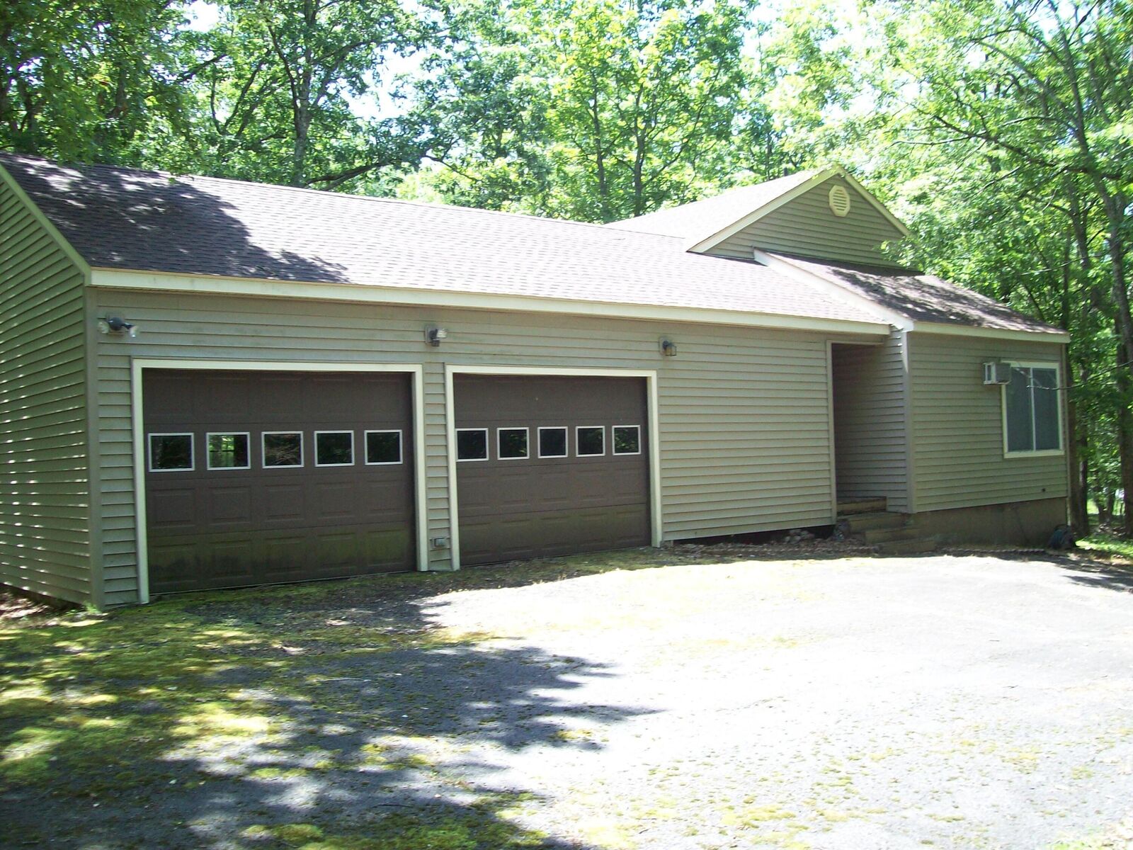 Property Photo:  2112 Yorkshire Ct  PA 18324 