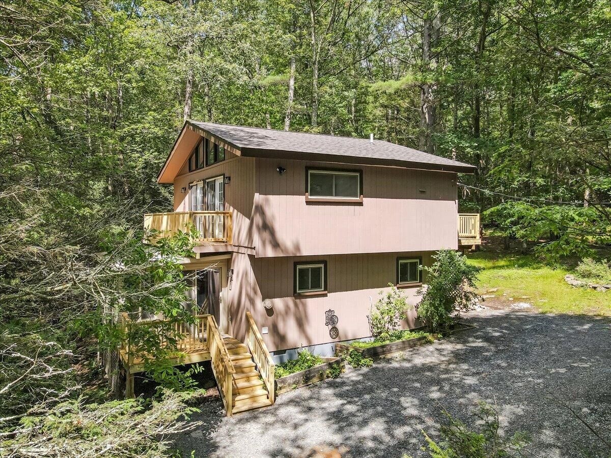 Property Photo:  169 Sportsmen Drive  PA 18326 