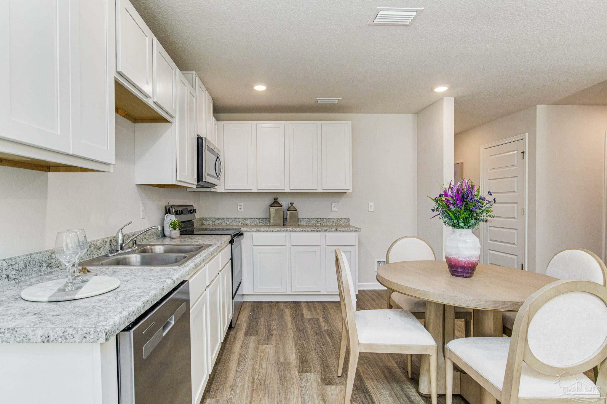 Property Photo: 6357 Firefly Dr FL 32583