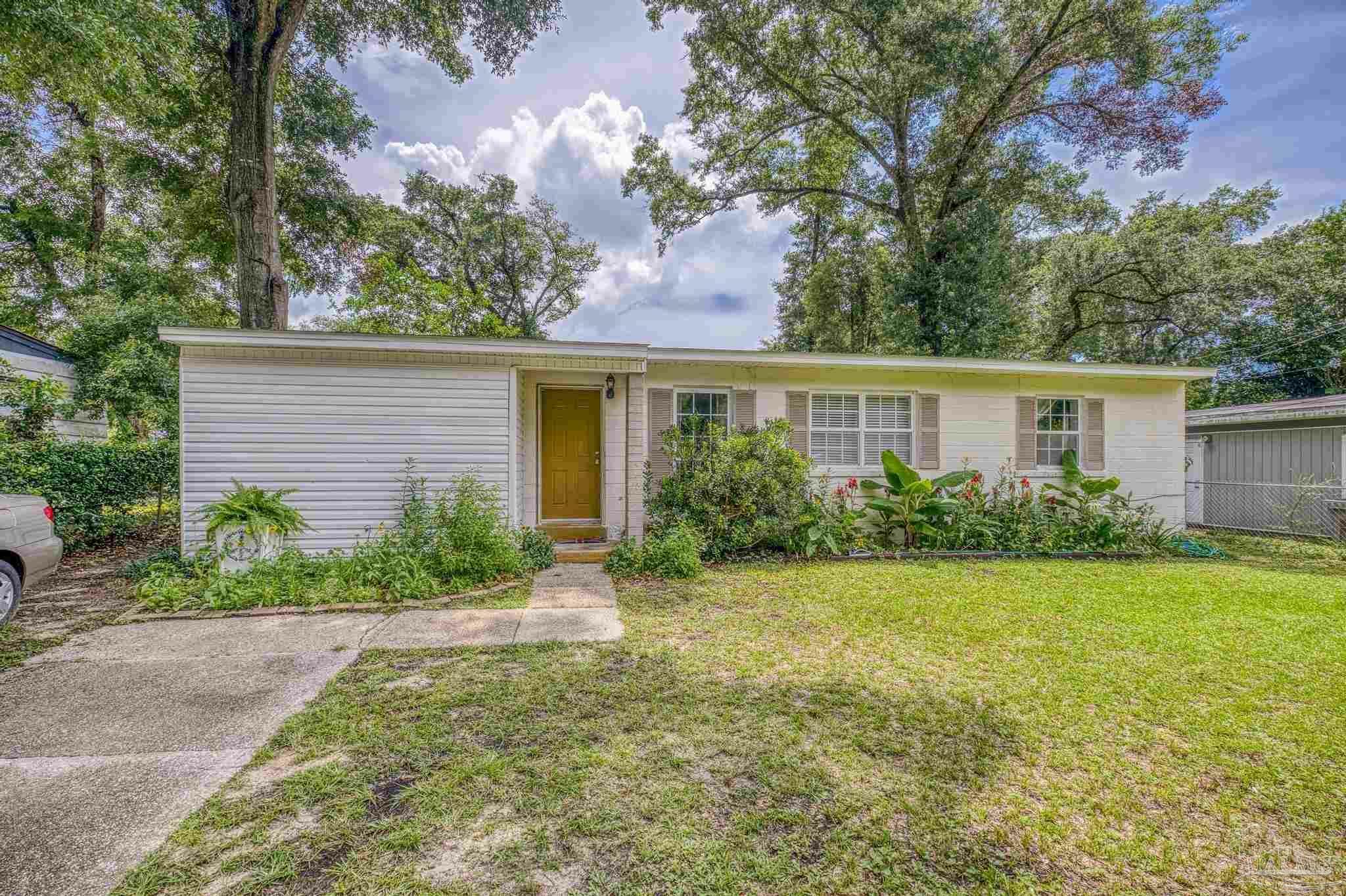 Property Photo: 412 N 57th Ave FL 32506