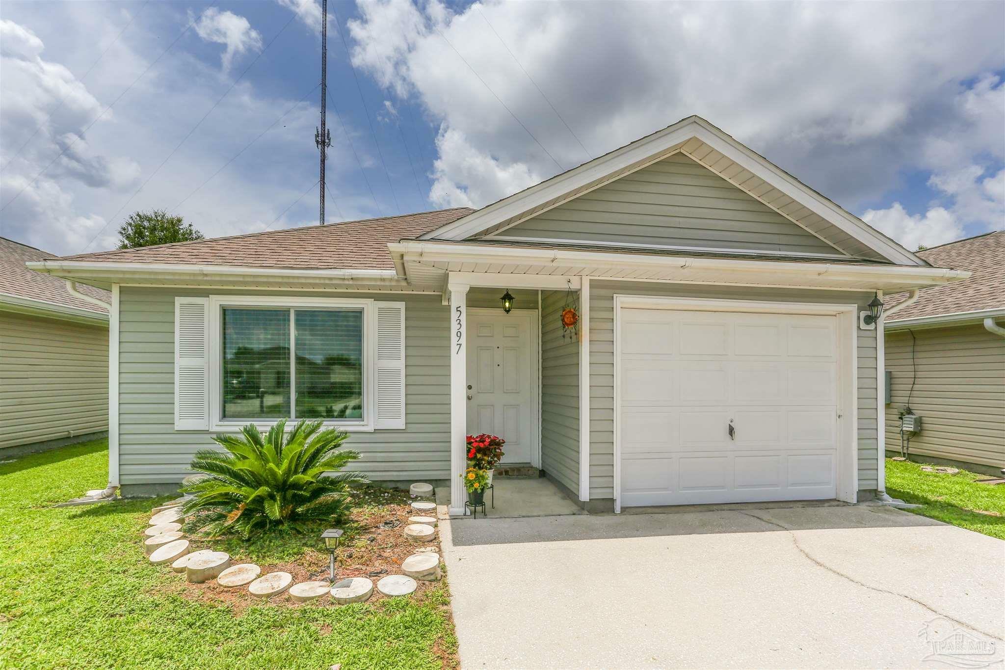 Property Photo: 5397 Fawn Ridge Dr FL 32563