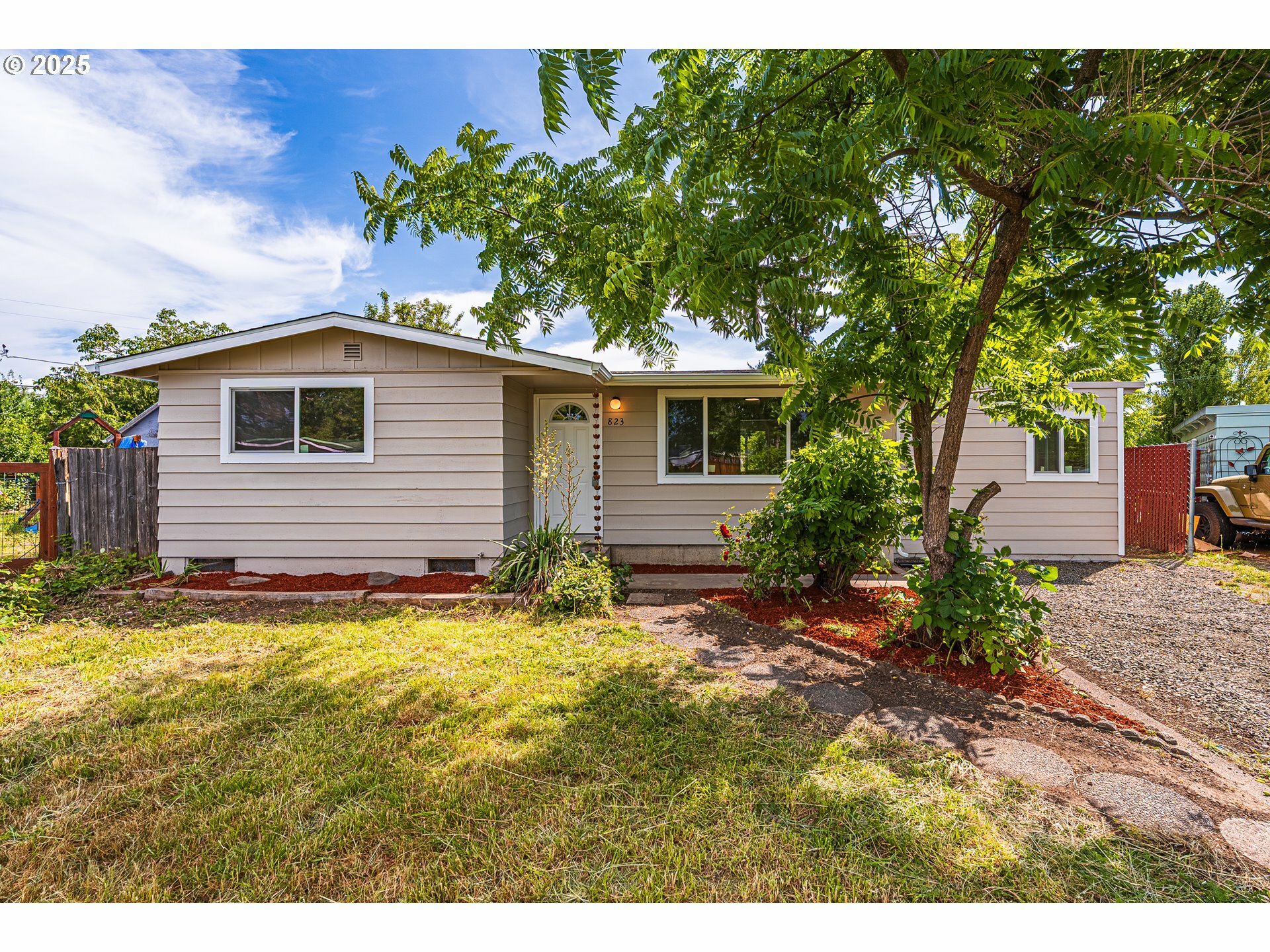 823 20th St  Springfield OR 97477 photo