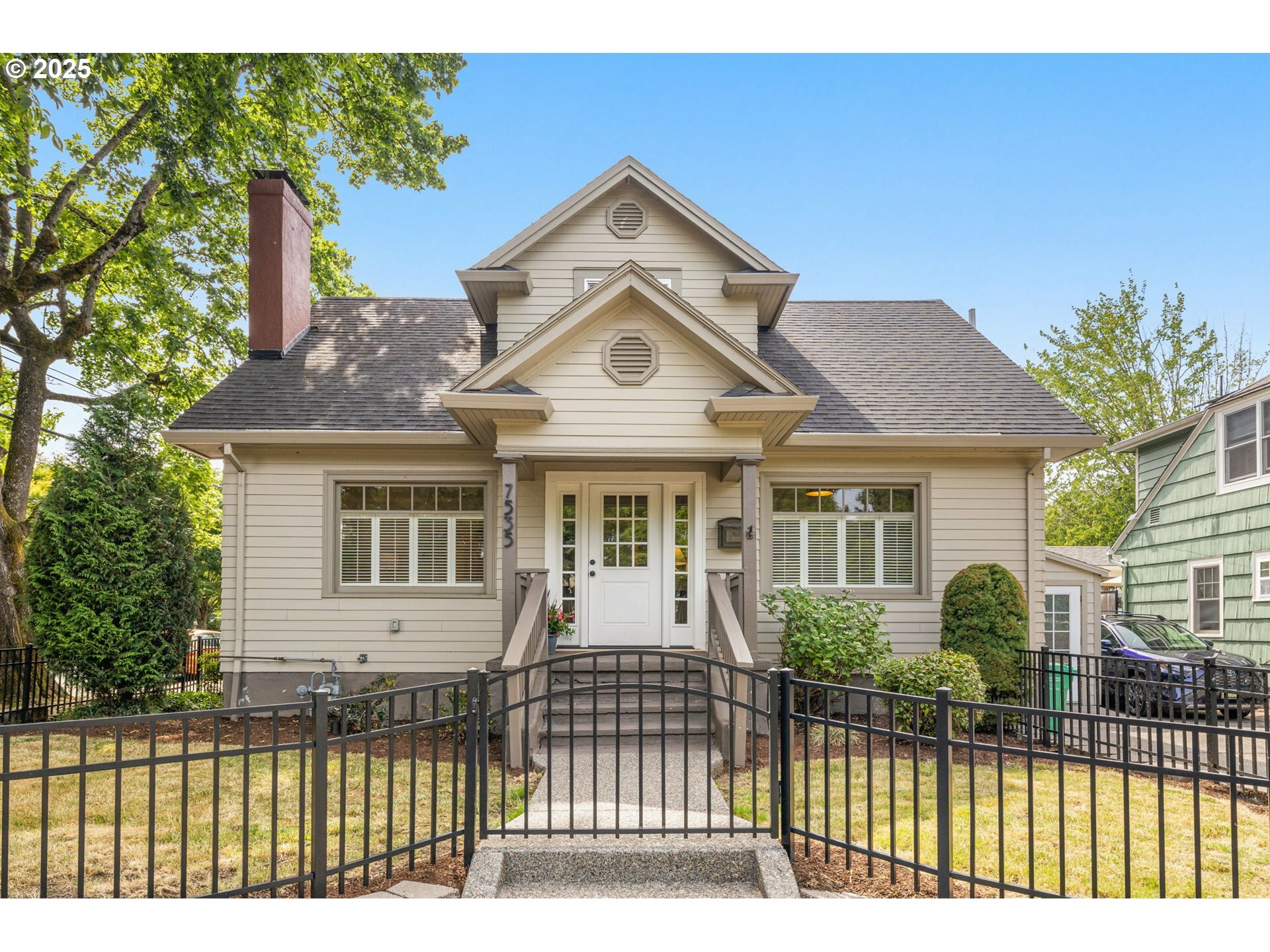 Property Photo: 7535 SE 20th Ave OR 97202