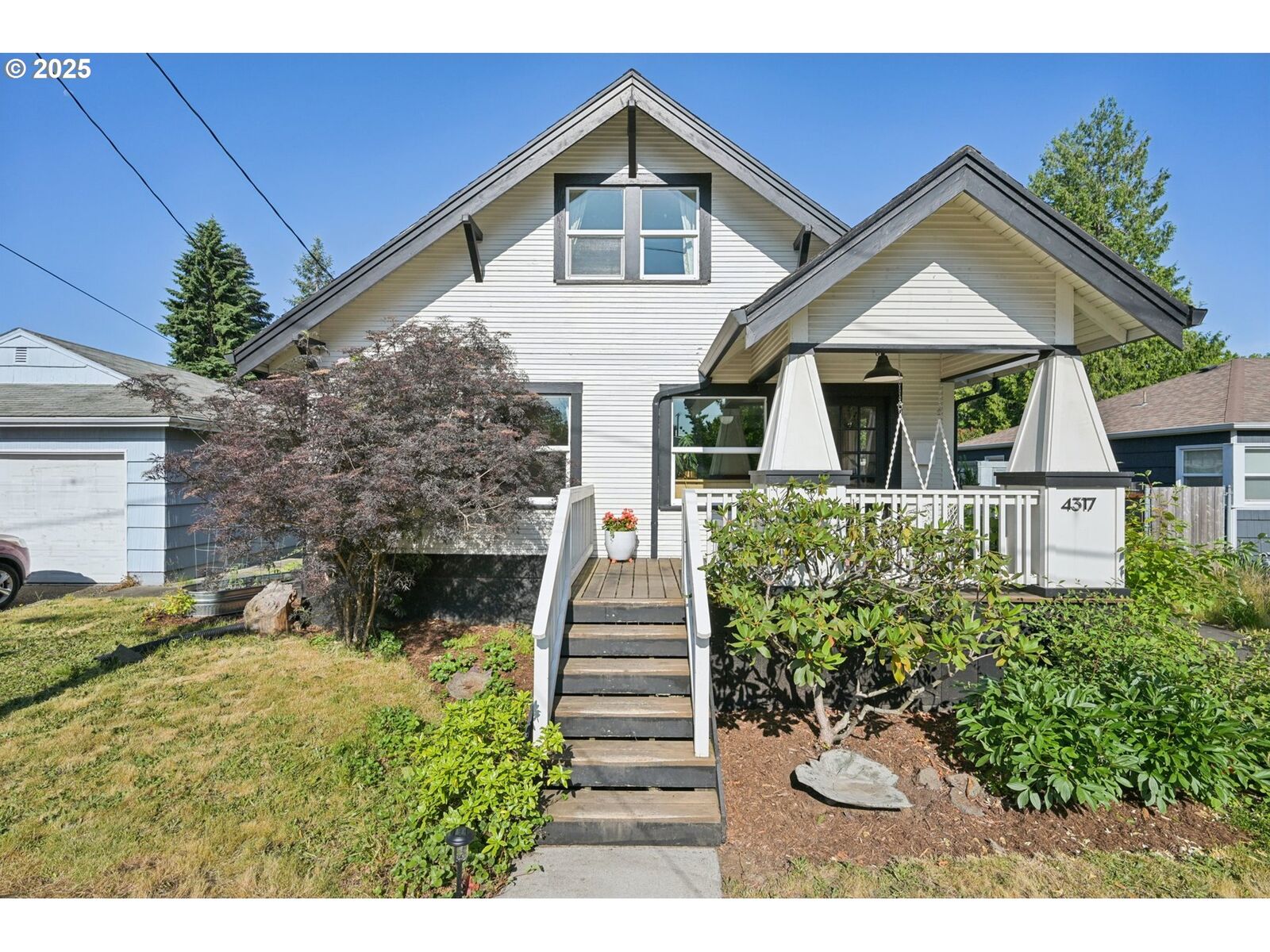 Property Photo:  4317 SE 51st Ave  OR 97206