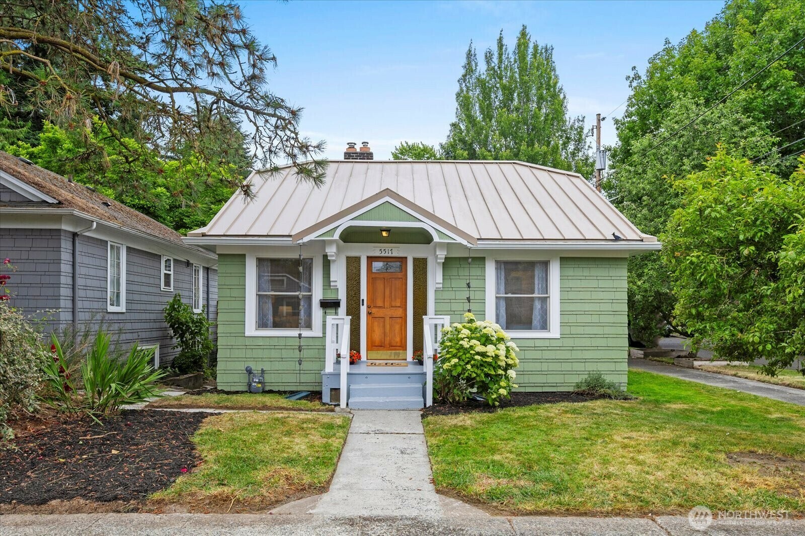 5517  8th Avenue NE  Seattle WA 98105 photo